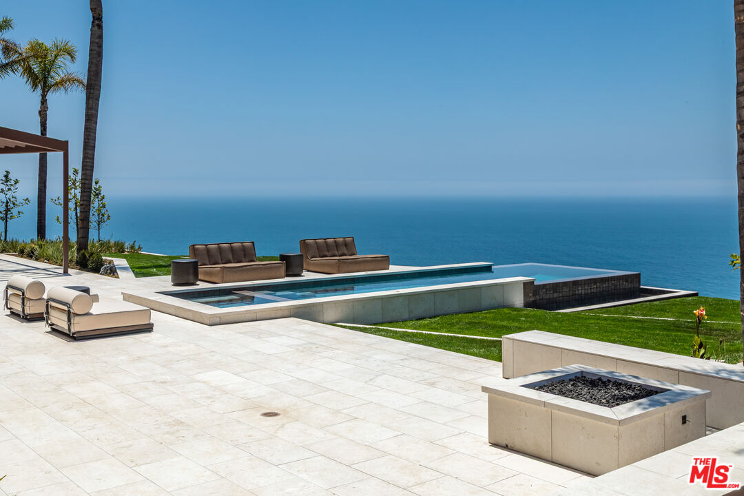 4346 Avenida De La Encinal