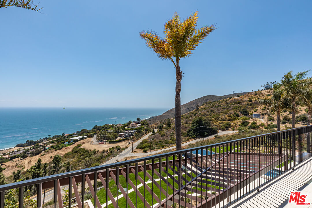 4346 Avenida De La Encinal