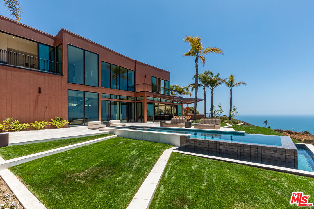 4346 Avenida De La Encinal
