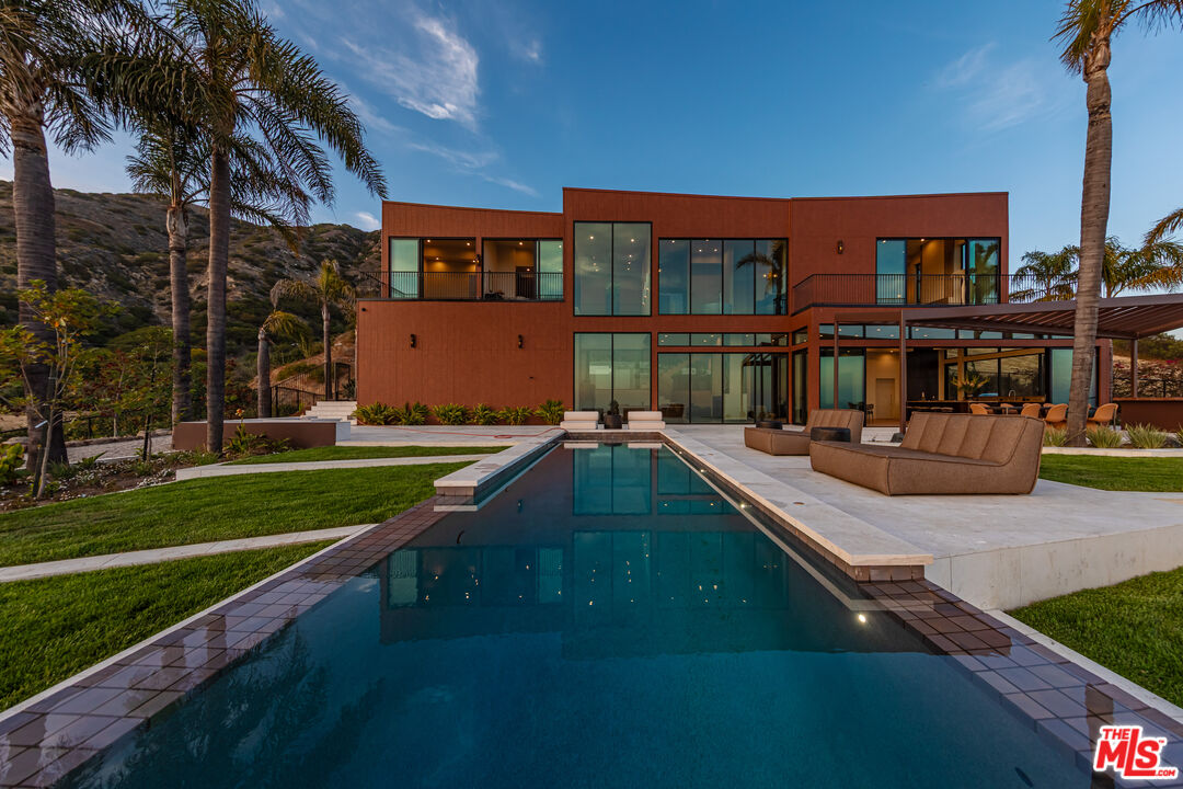 4346 Avenida De La Encinal