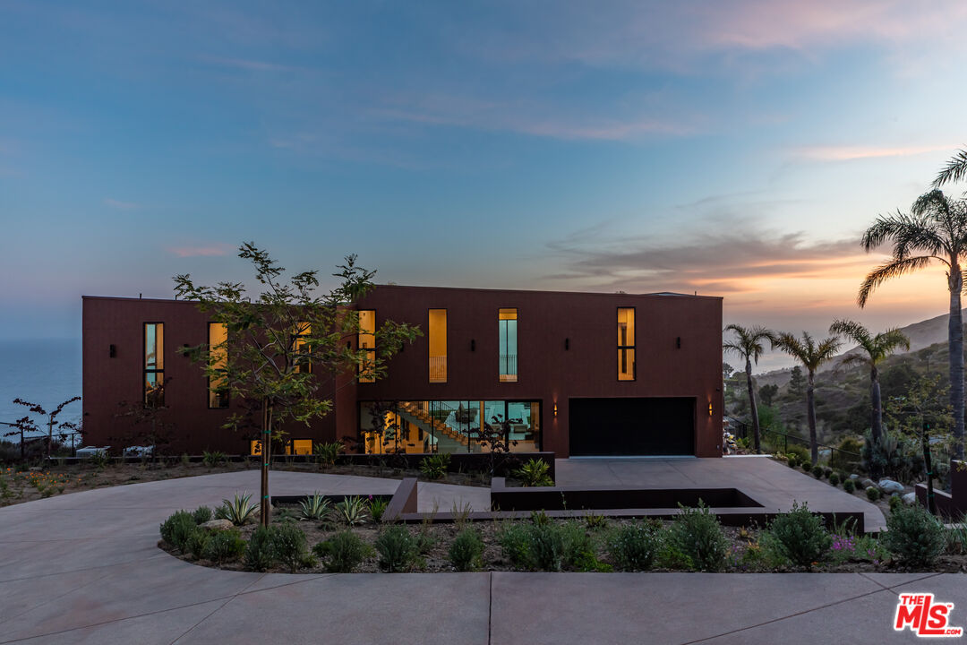 4346 Avenida De La Encinal