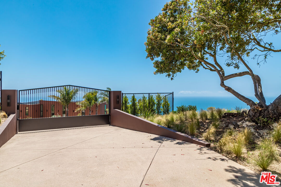 4346 Avenida De La Encinal