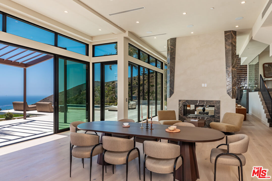 4346 Avenida De La Encinal