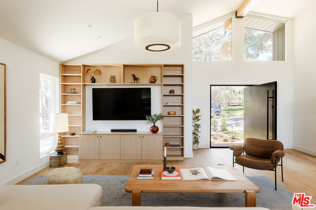 2542 Santa Rosa Ave