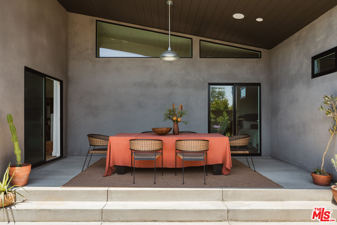 2542 Santa Rosa Ave