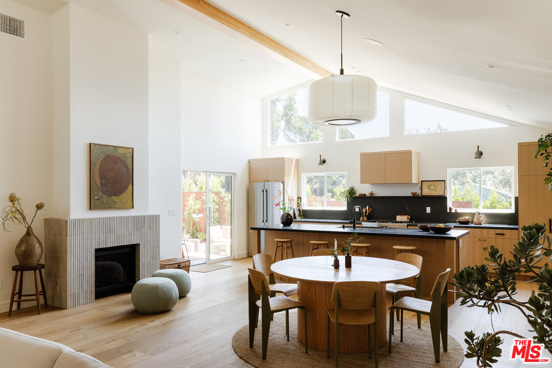 2542 Santa Rosa Ave