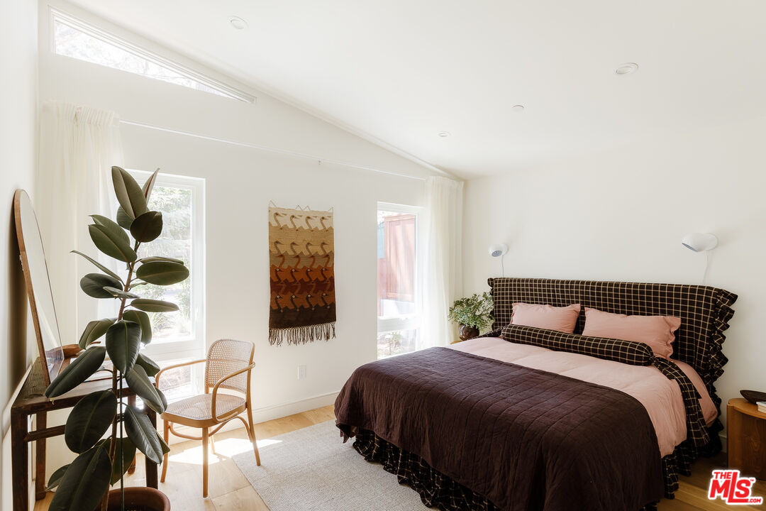 2542 Santa Rosa Ave