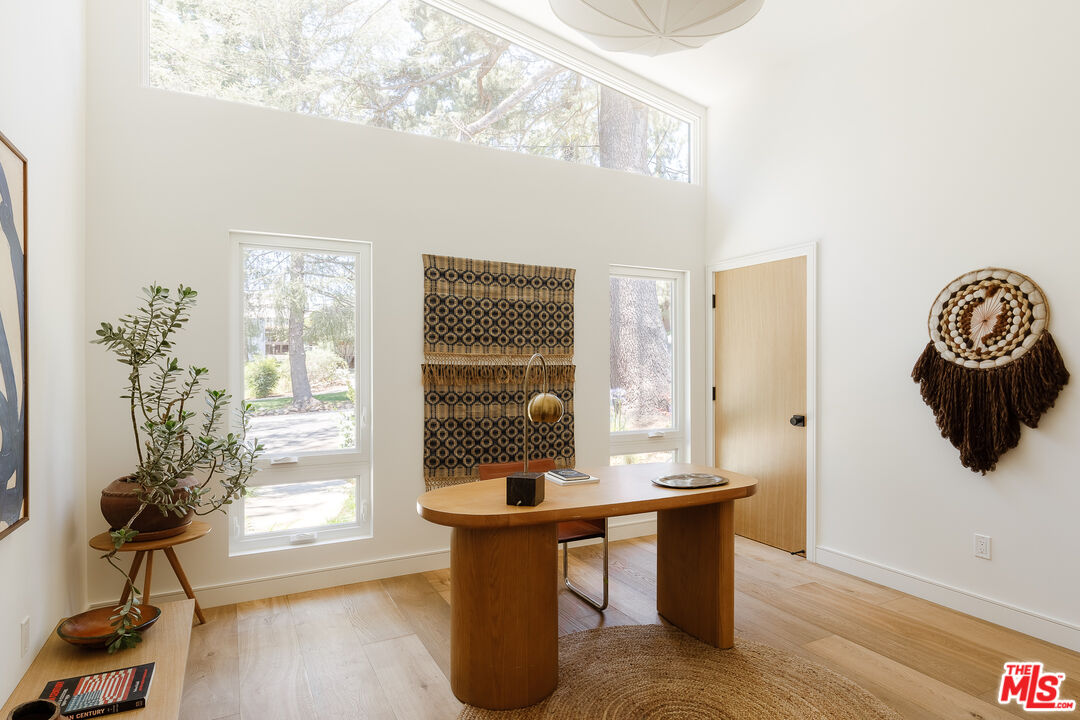 2542 Santa Rosa Ave