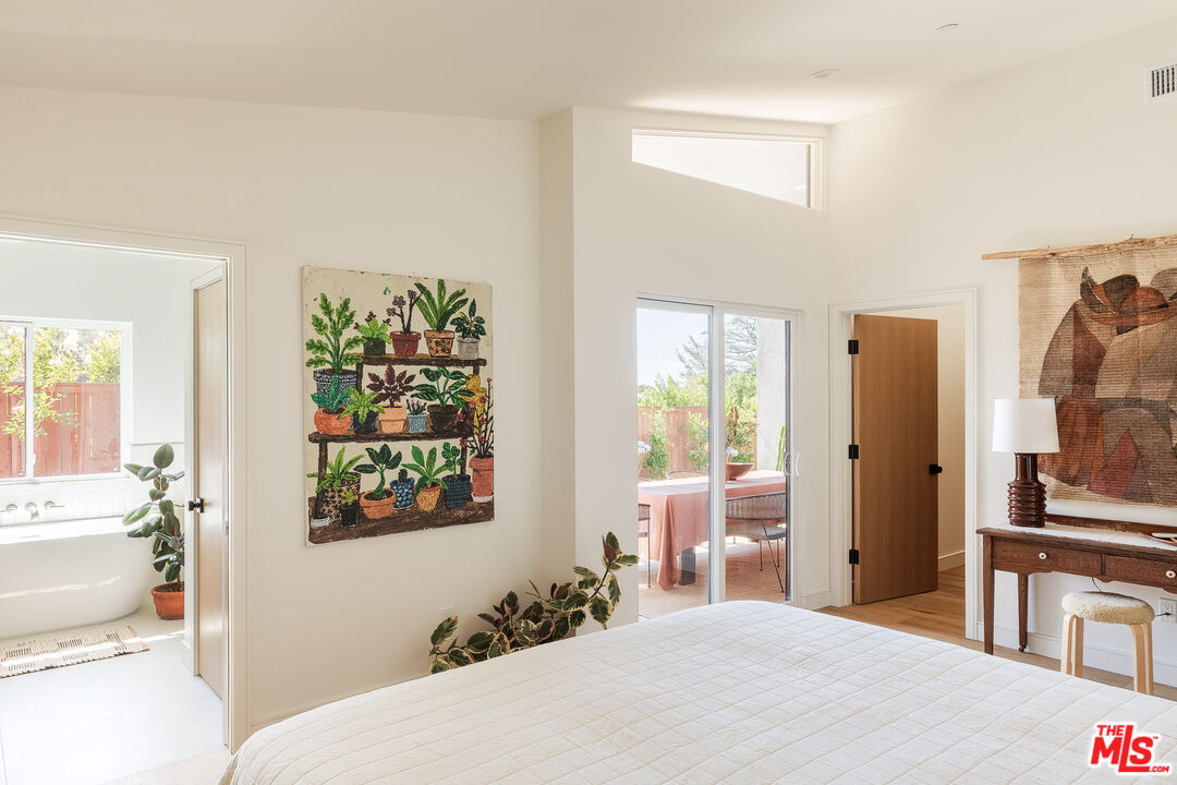 2542 Santa Rosa Ave
