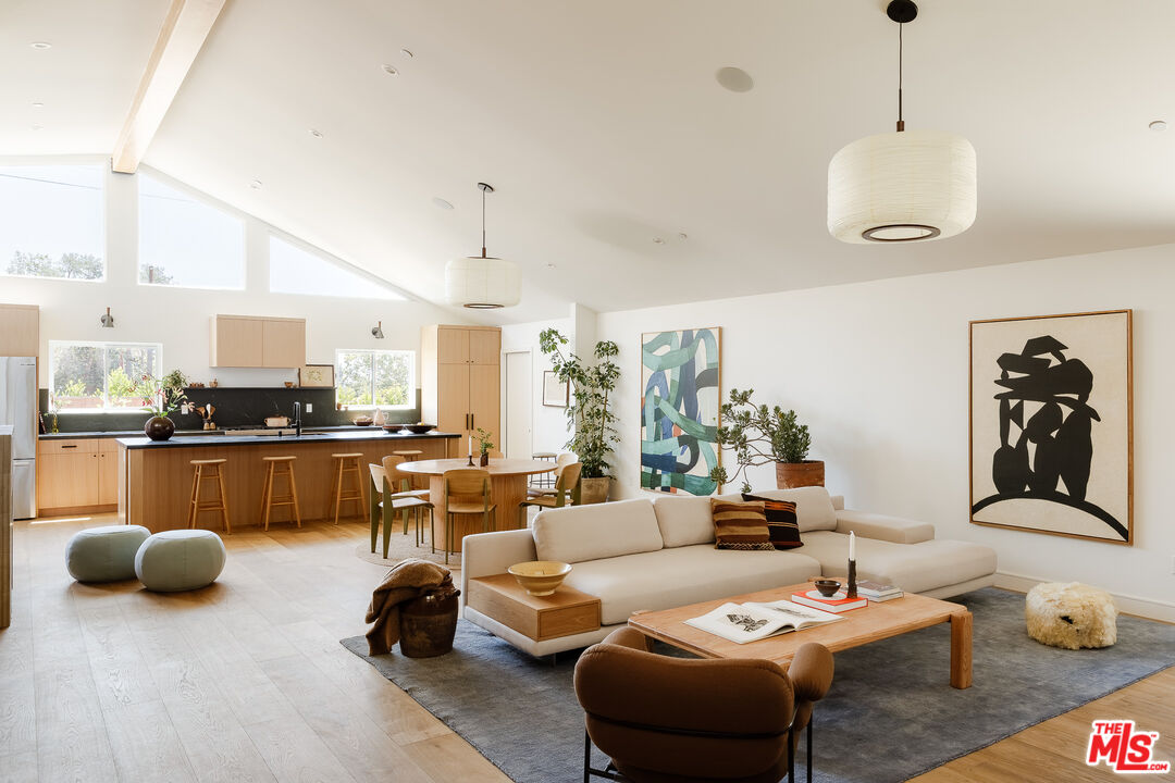 2542 Santa Rosa Ave