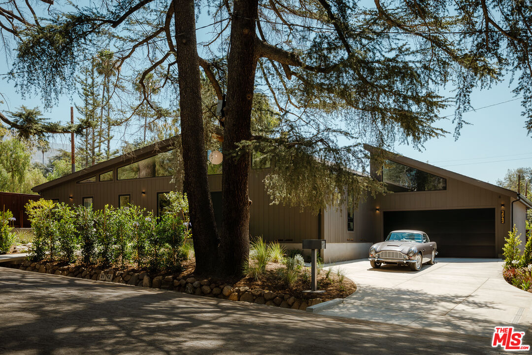 2542 Santa Rosa Ave