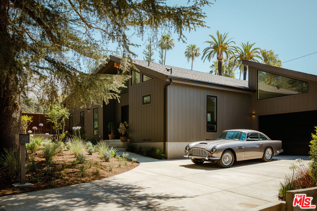 2542 Santa Rosa Ave