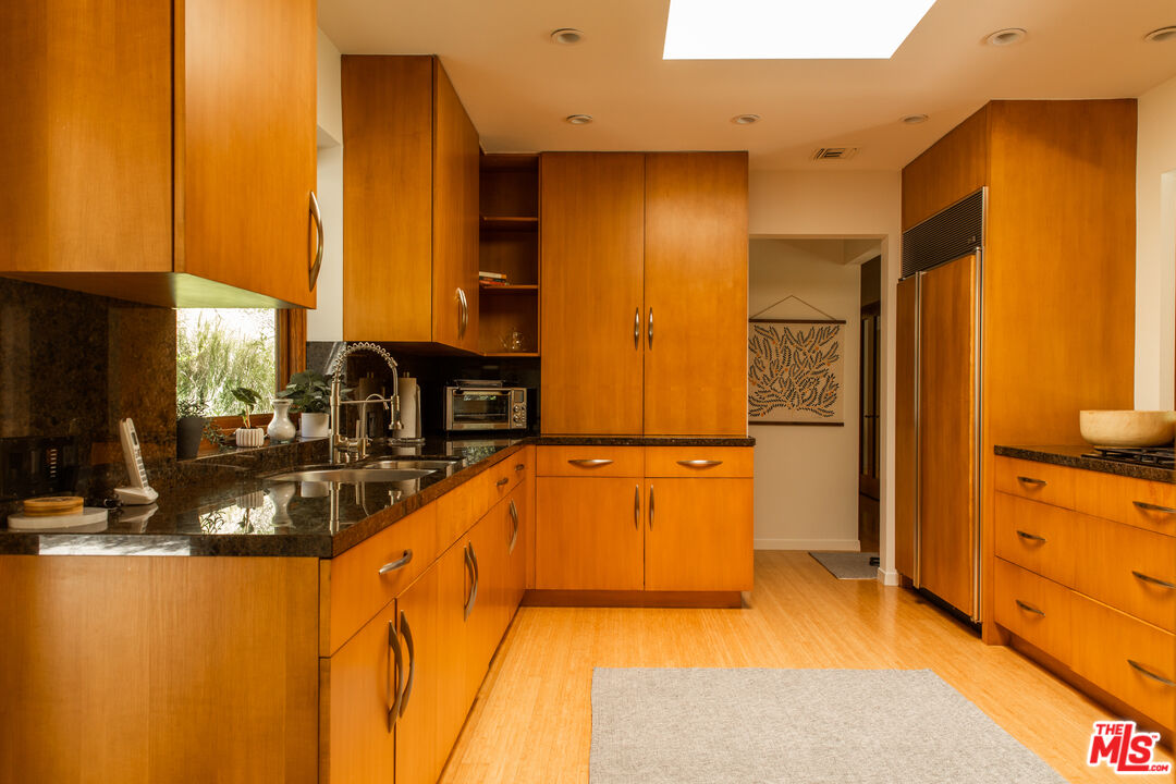 3626 Mandeville Canyon Rd