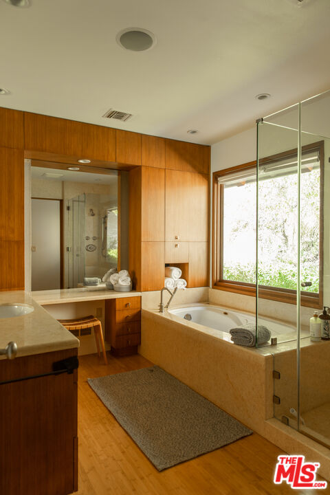 3626 Mandeville Canyon Rd