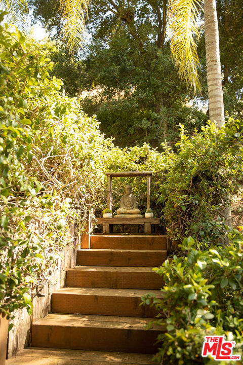 3626 Mandeville Canyon Rd