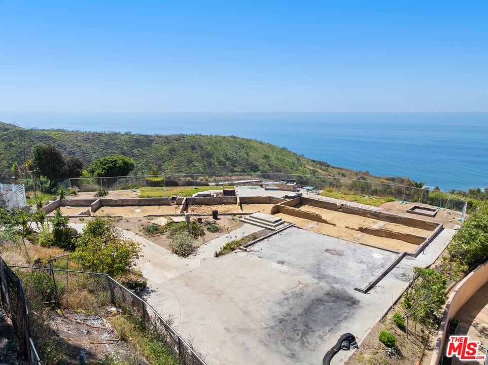 20740 Las Flores Mesa Dr