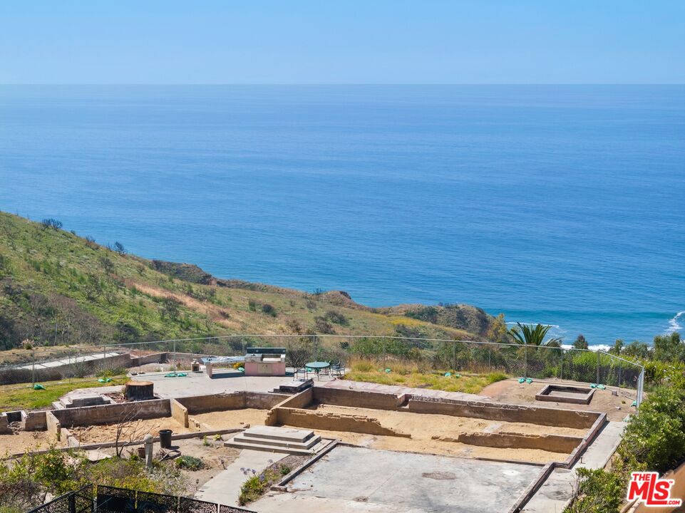 20740 Las Flores Mesa Dr