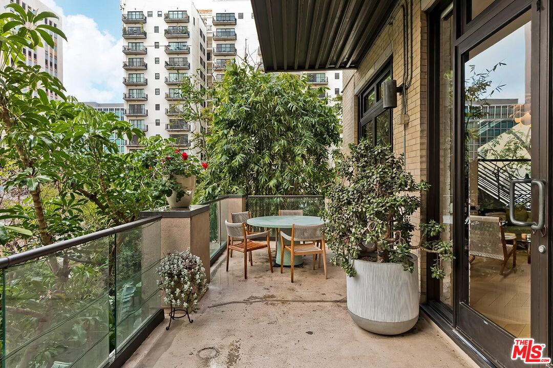 460 S Spring St Unit: 201