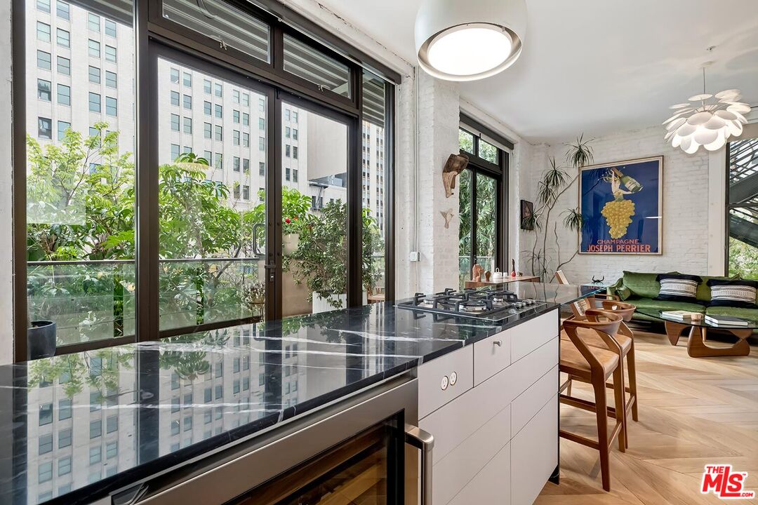 460 S Spring St Unit: 201