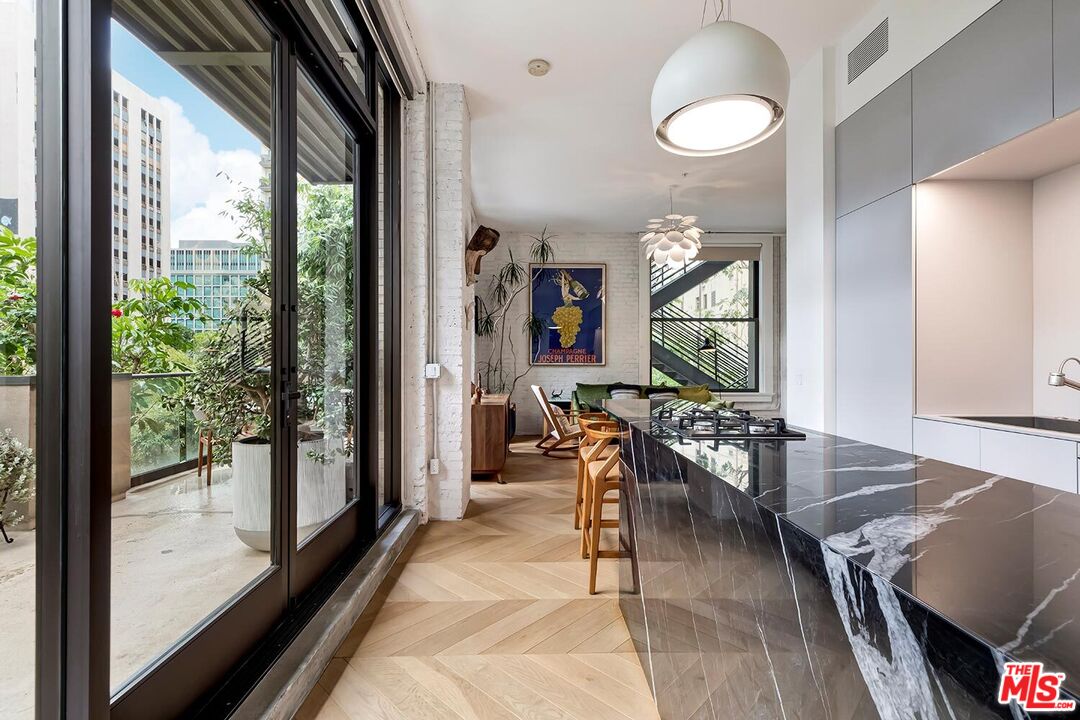 460 S Spring St Unit: 201