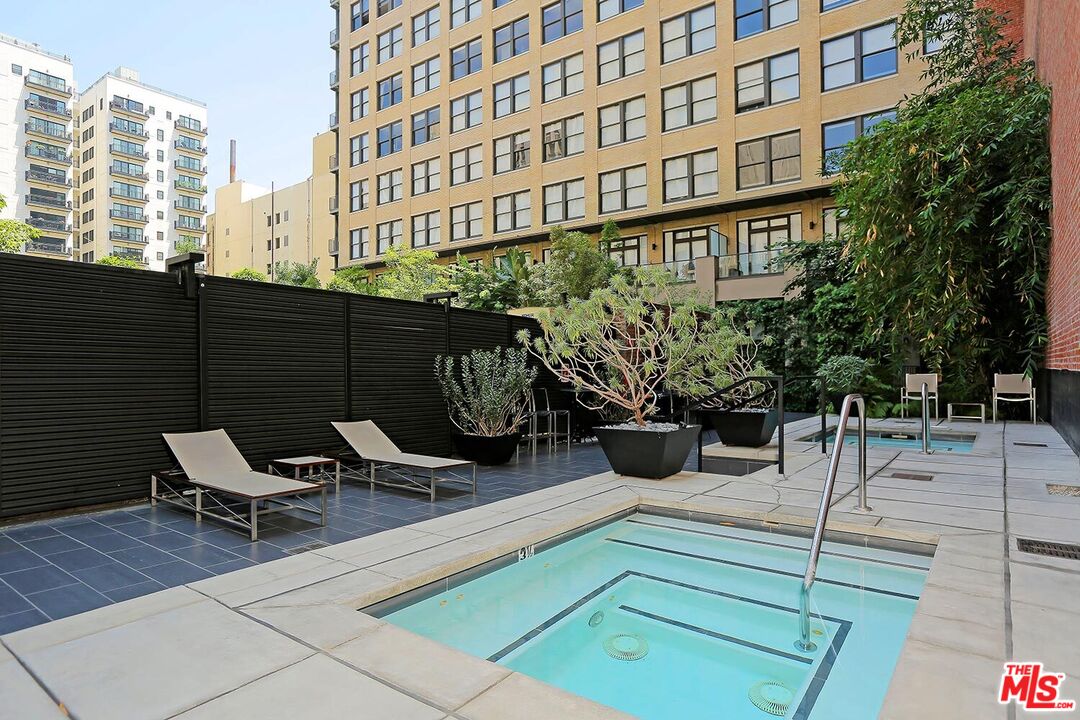 460 S Spring St Unit: 201