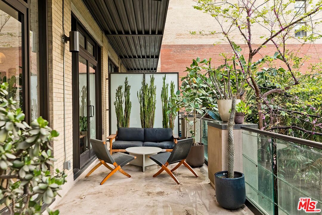 460 S Spring St Unit: 201