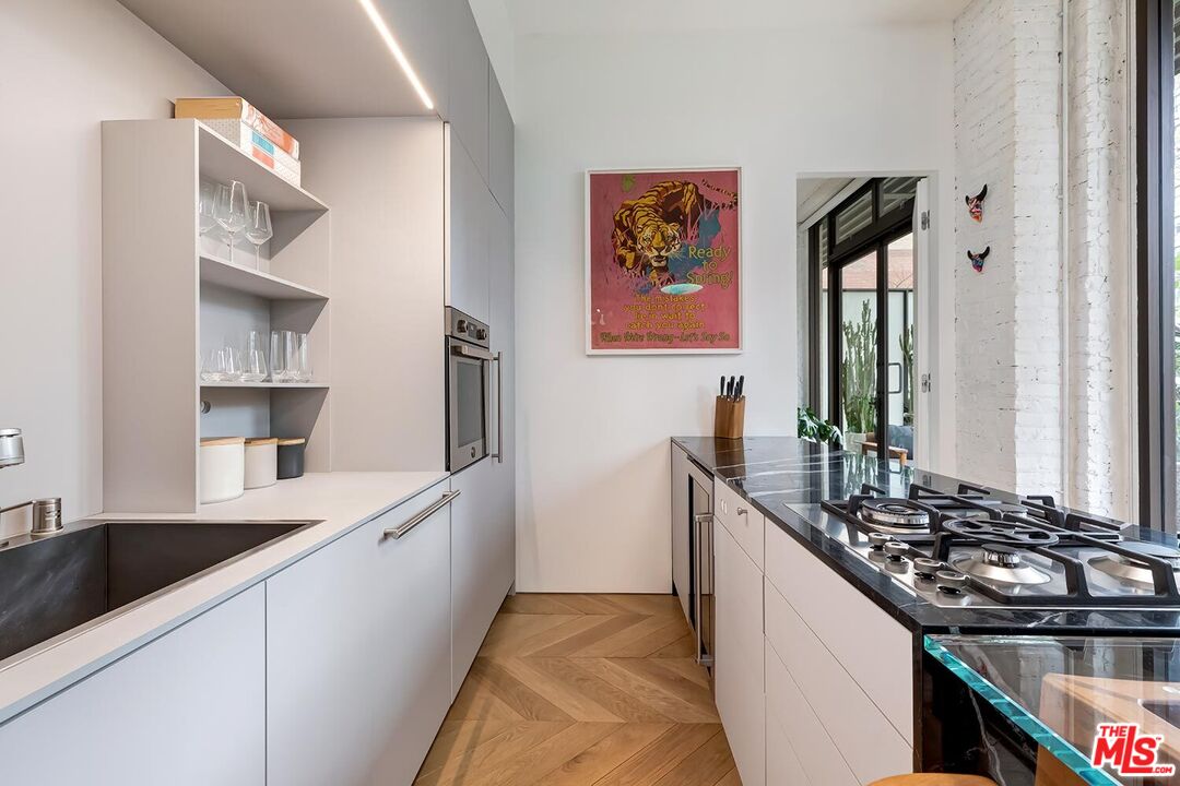 460 S Spring St Unit: 201