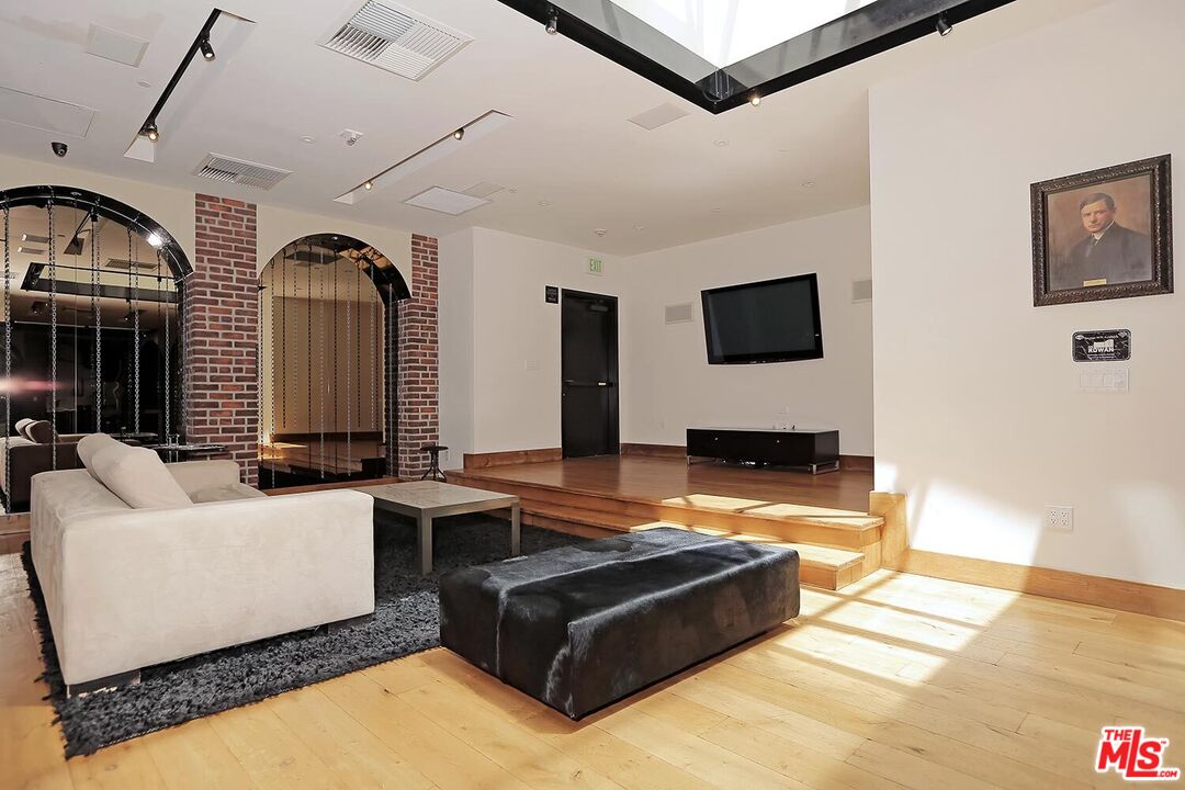 460 S Spring St Unit: 201