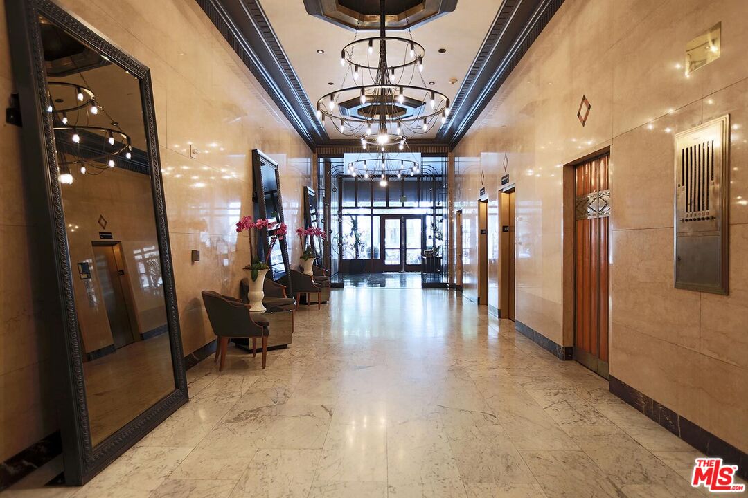 460 S Spring St Unit: 201