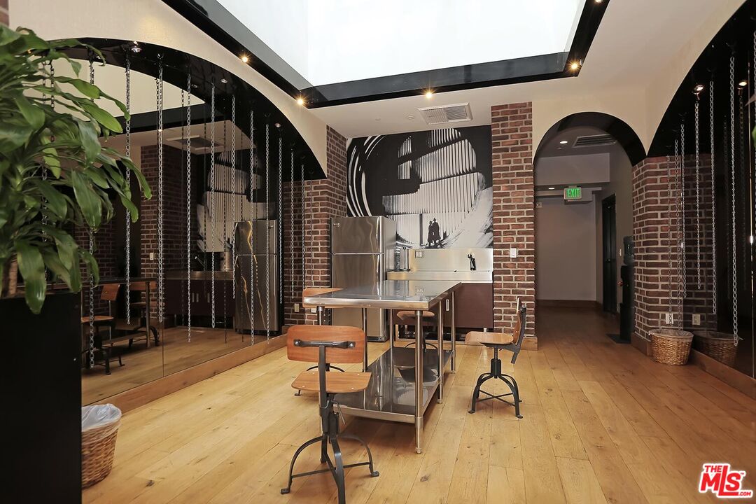 460 S Spring St Unit: 201