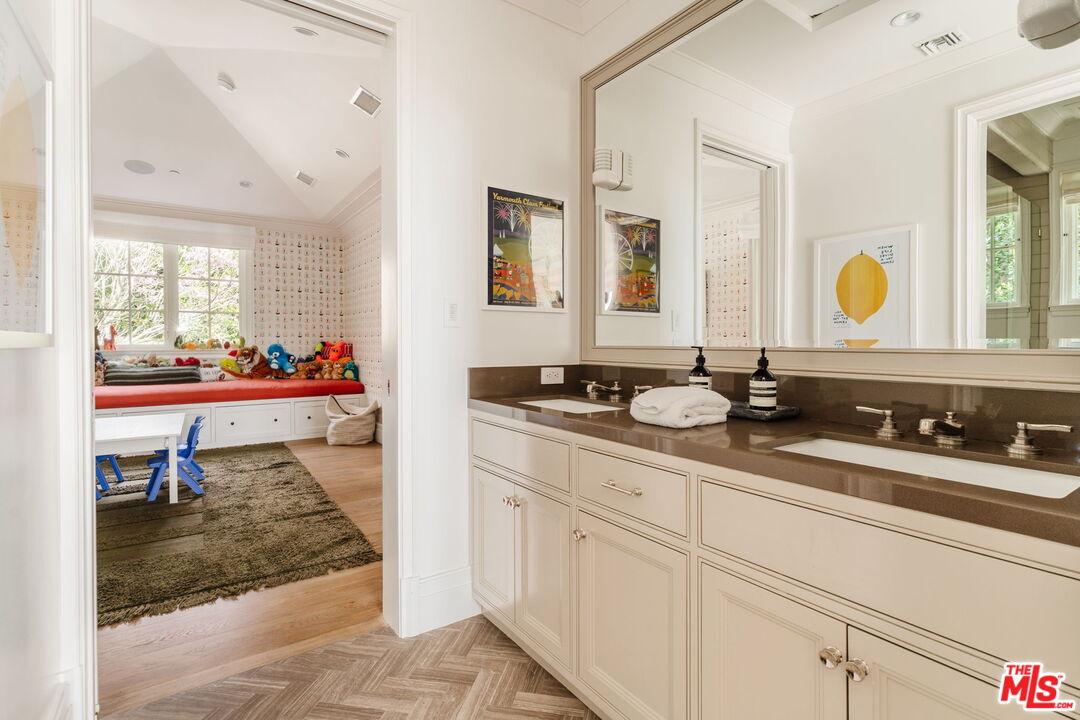 957 Corsica Dr