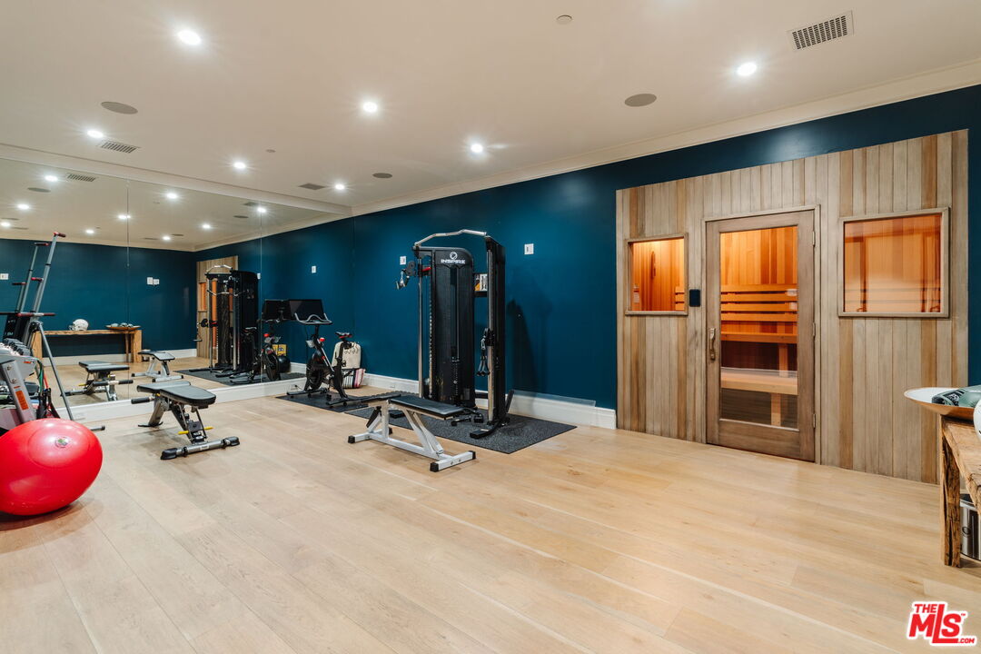 957 Corsica Dr
