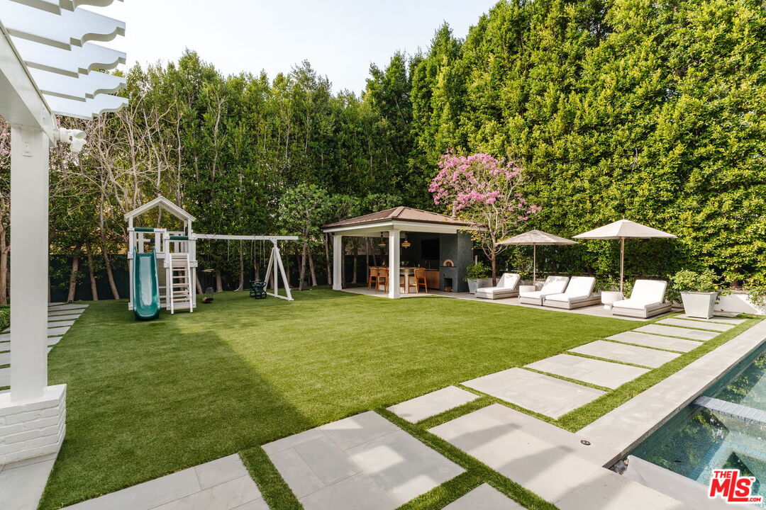 957 Corsica Dr