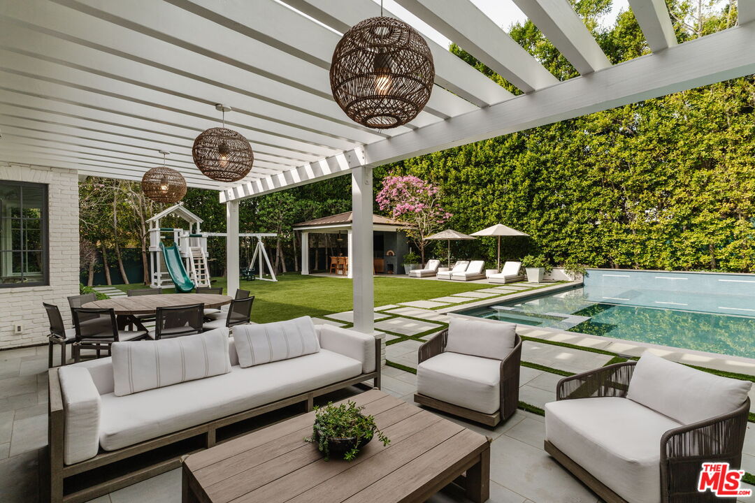 957 Corsica Dr