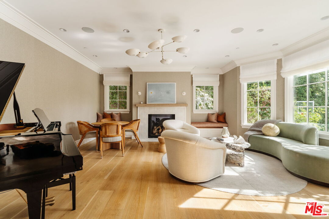 957 Corsica Dr