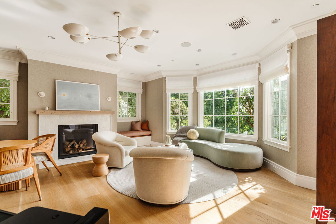 957 Corsica Dr