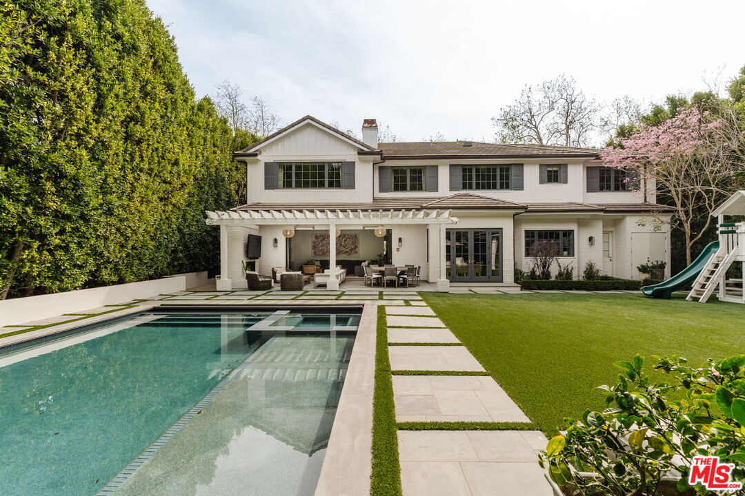 957 Corsica Dr