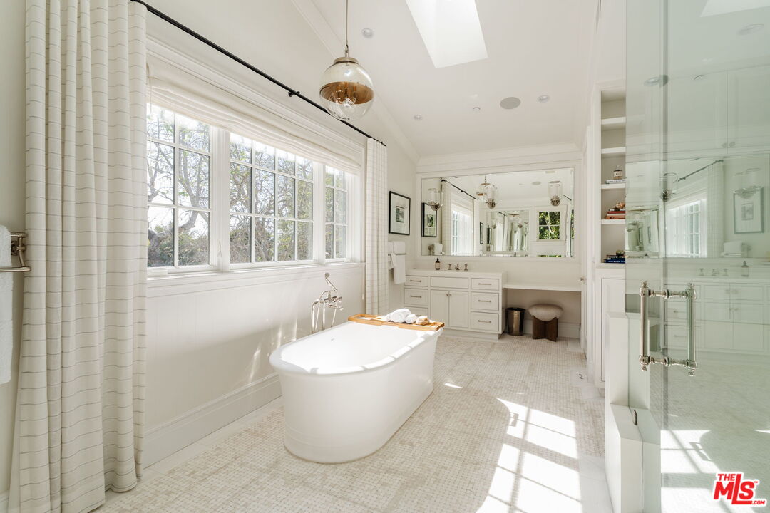 957 Corsica Dr