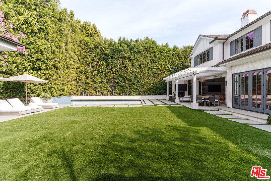 957 Corsica Dr