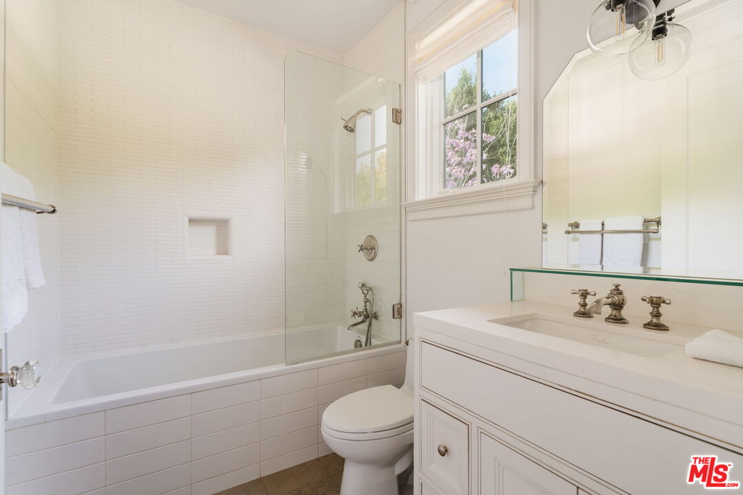 957 Corsica Dr