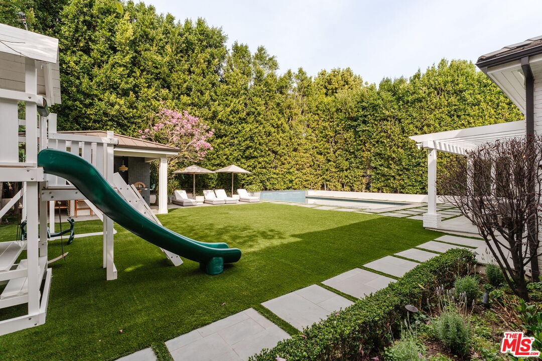 957 Corsica Dr