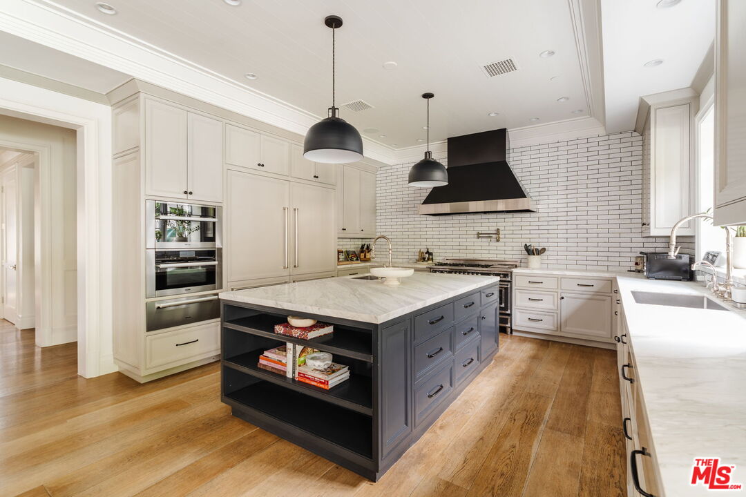 957 Corsica Dr