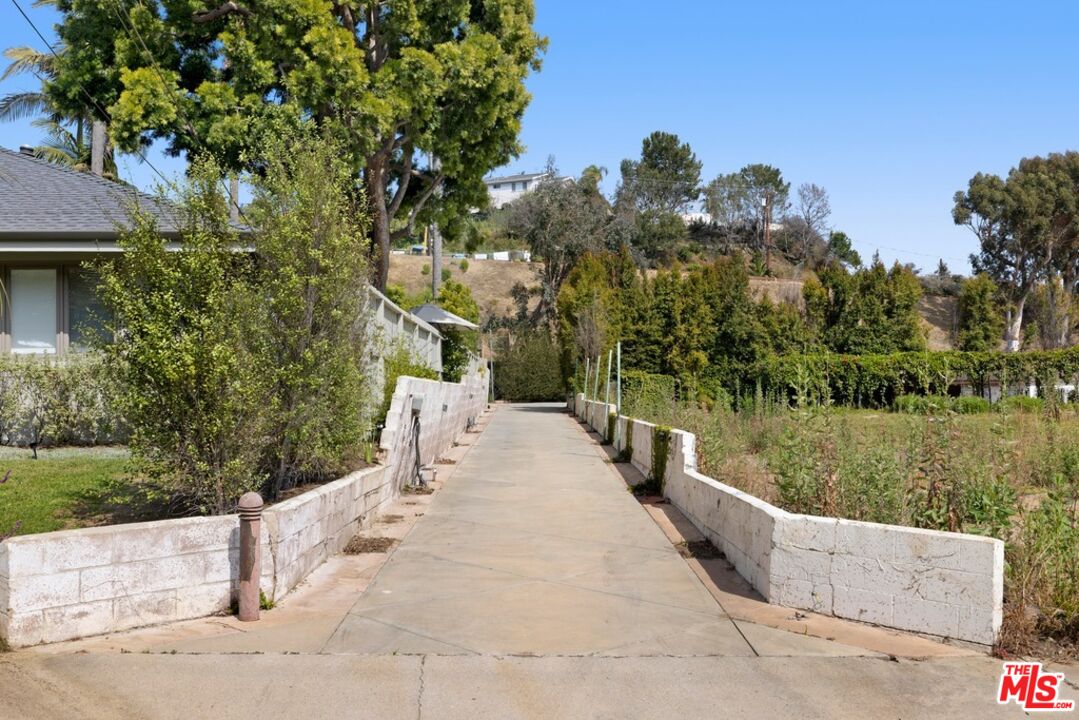 1116 Maroney Ln