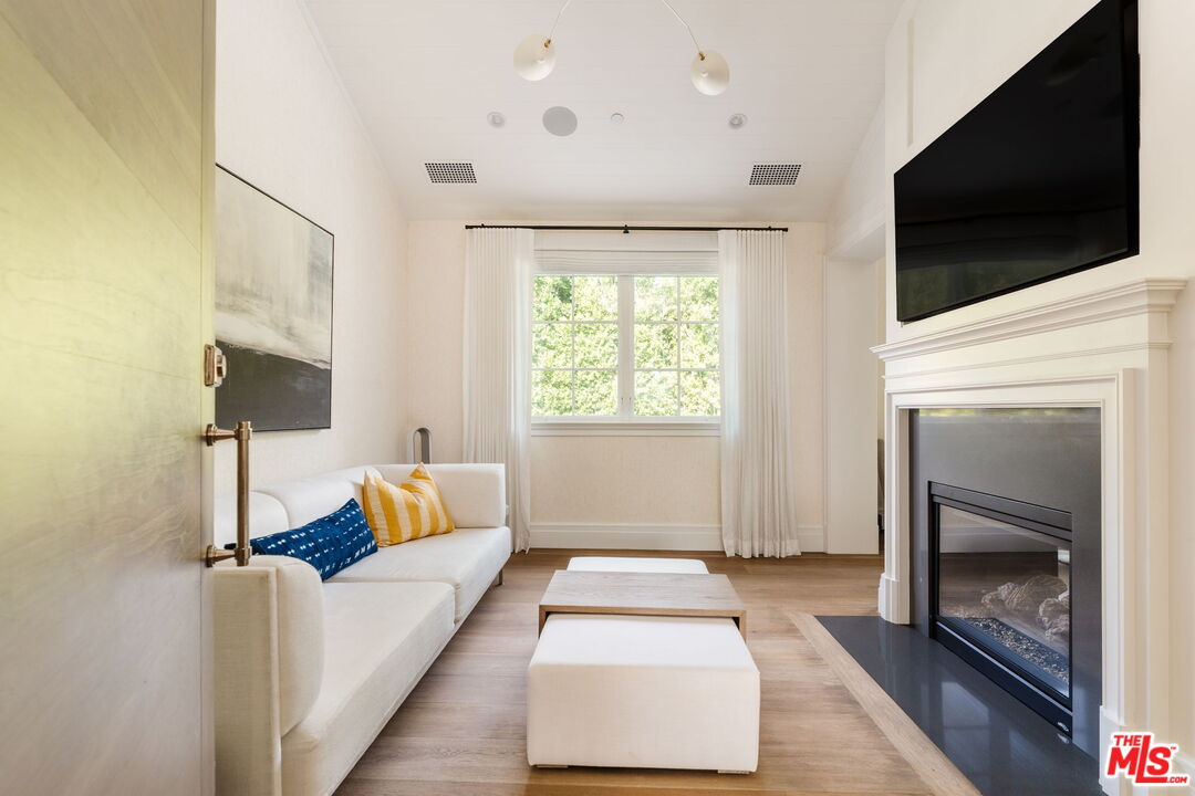 957 Corsica Dr