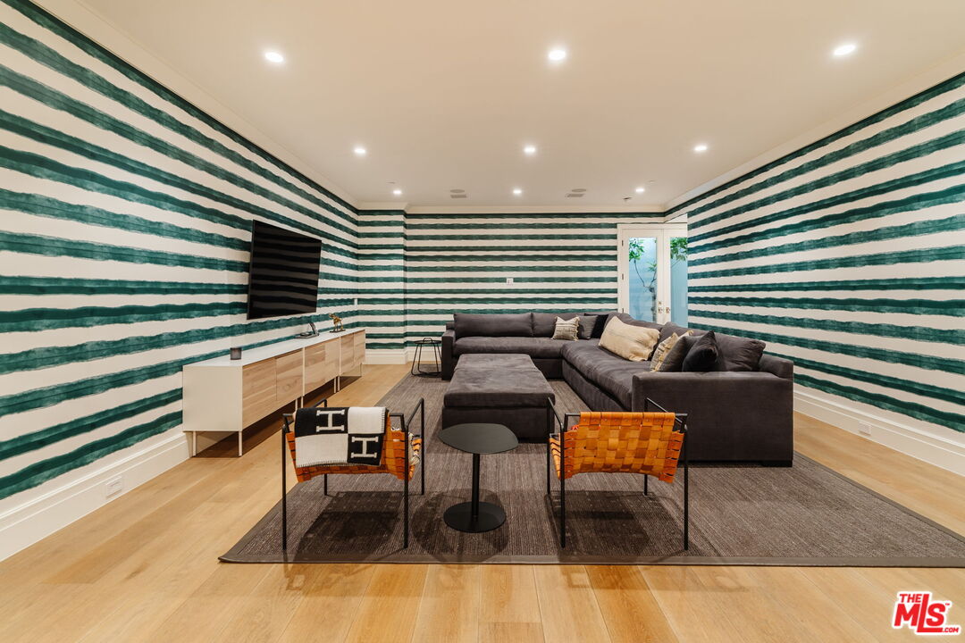 957 Corsica Dr