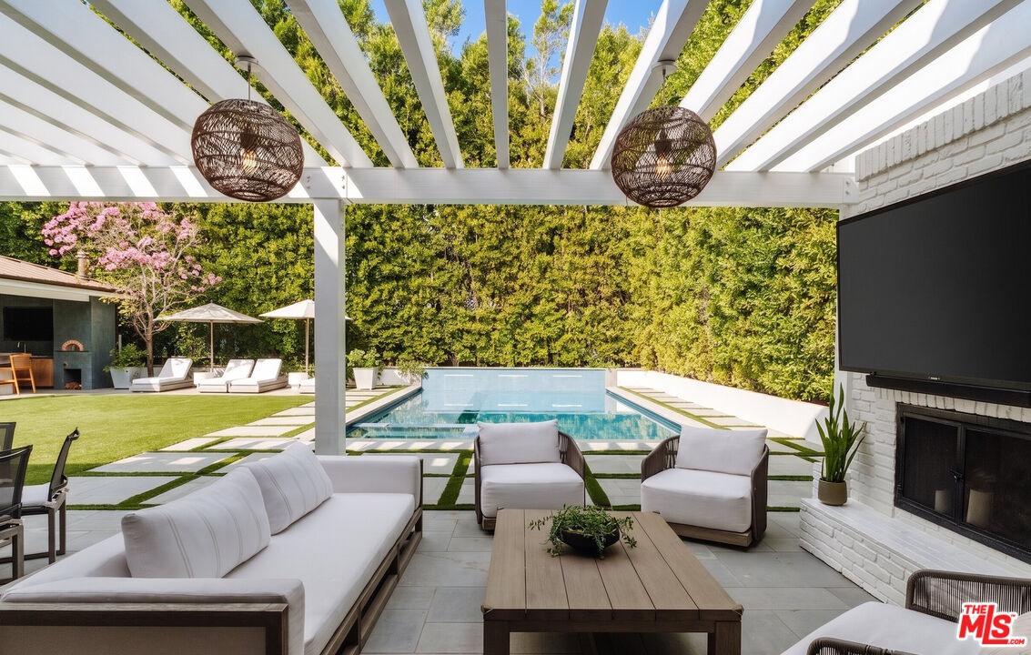 957 Corsica Dr