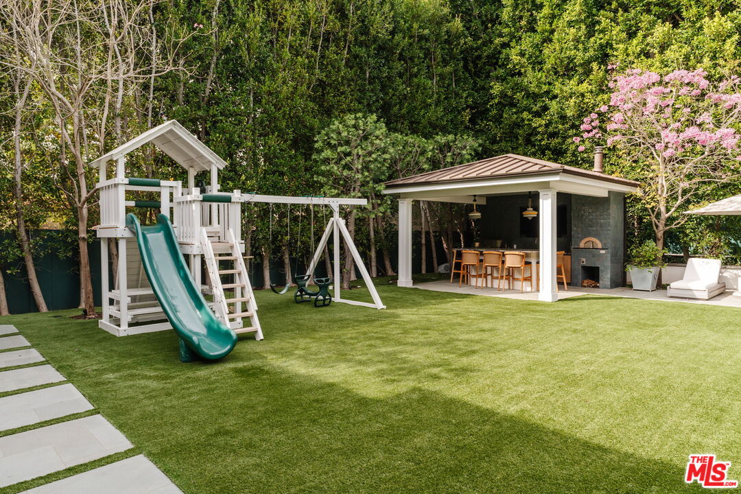 957 Corsica Dr