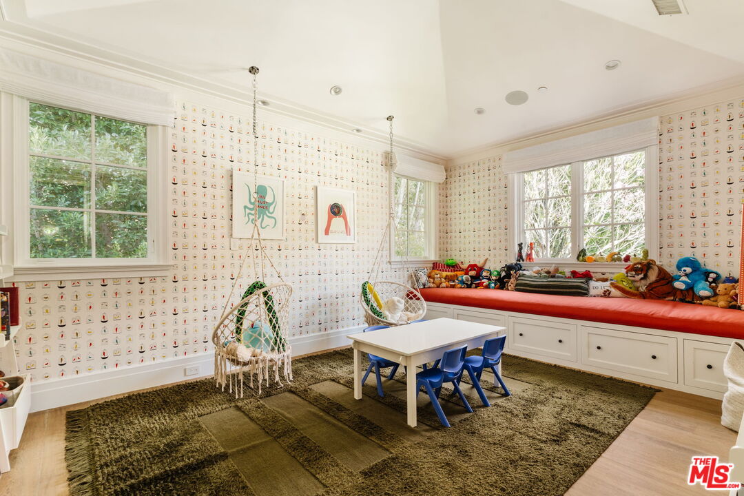 957 Corsica Dr