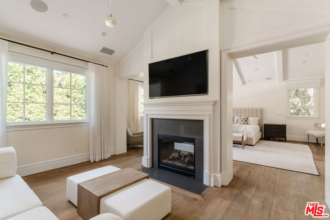 957 Corsica Dr