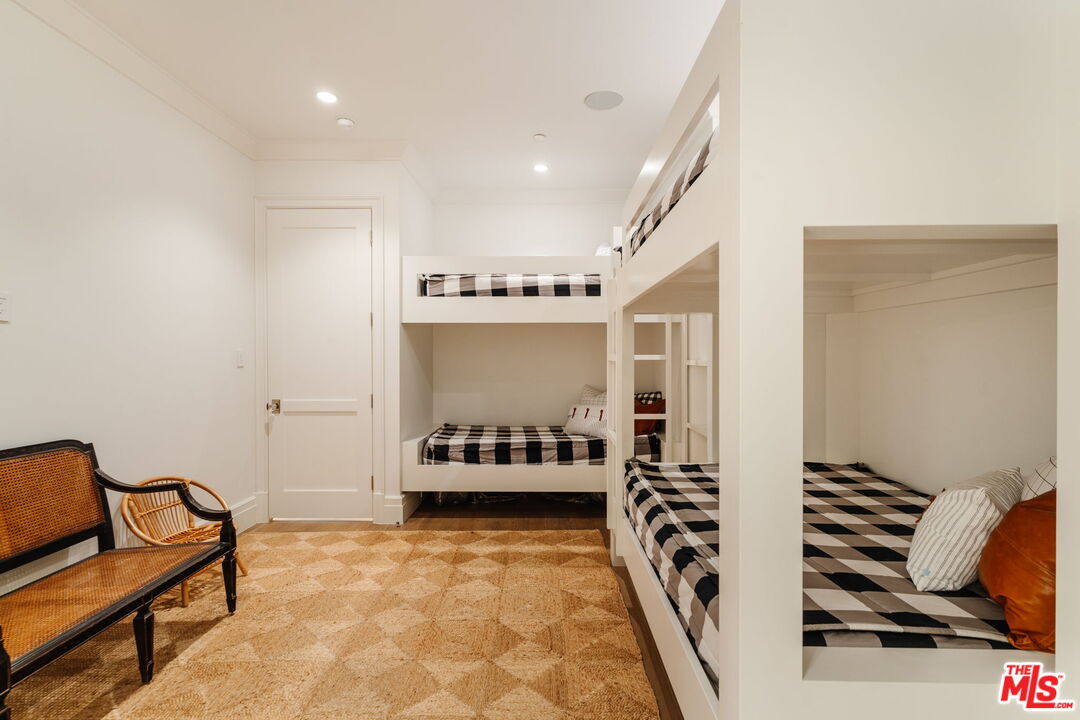 957 Corsica Dr